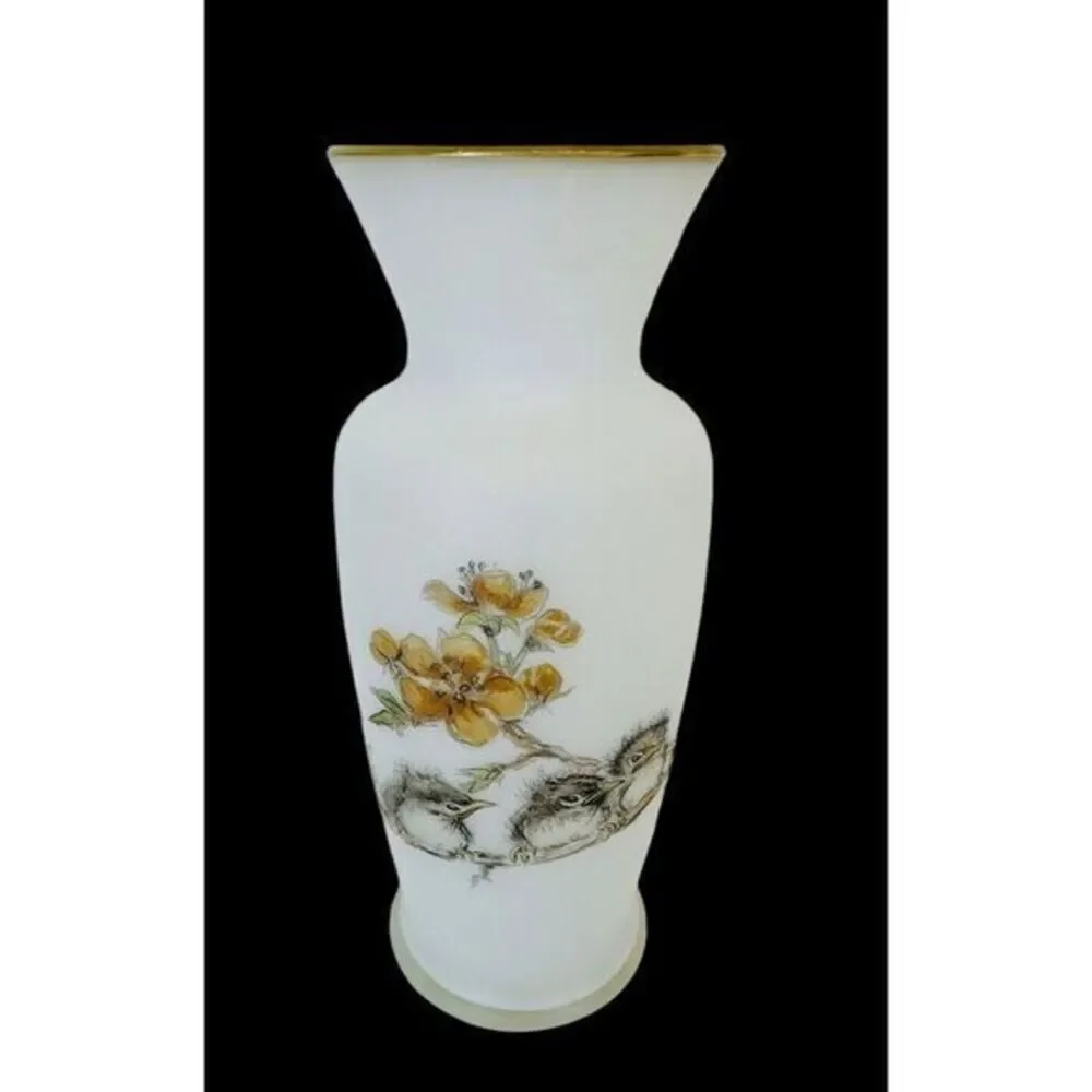Vintage Enesco Vase‎ Baby Birds by Mary Mugg Frosted White Glass Gold Trim 6